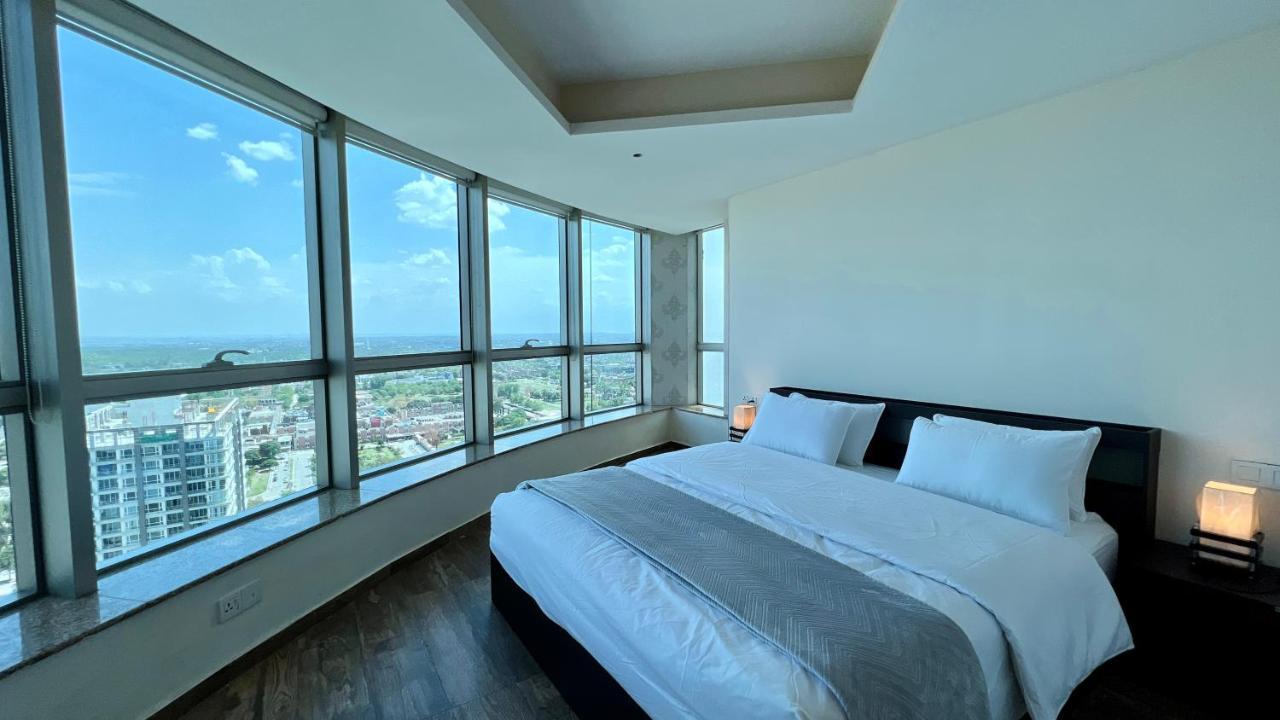 Centaurus Apartment City View Three Beds Islamabad Ngoại thất bức ảnh